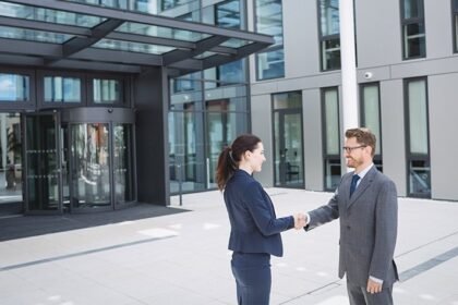 Disadvantages of starting a business with friends