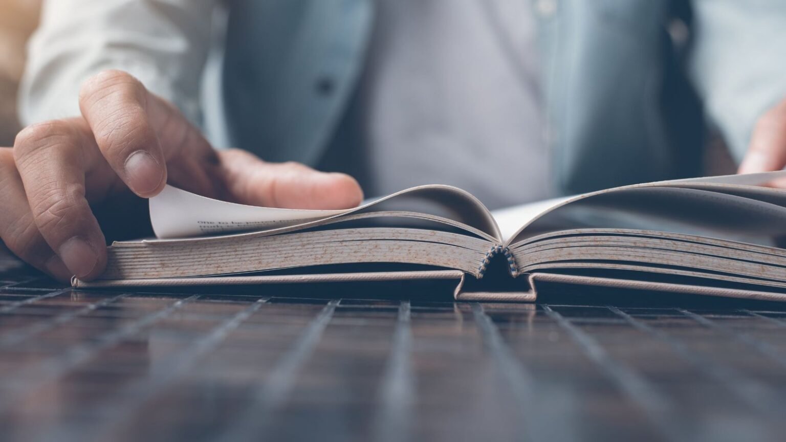 The Entrepreneur’s Library: Five Must-Read Books for Growing a Business