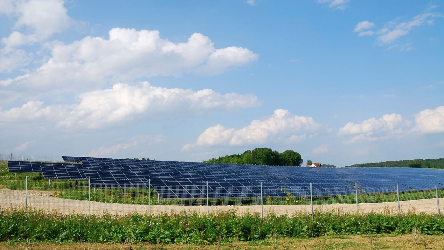 Revealed! Dubai Solar Park will add 1,800 MW to its renewable energy capacity